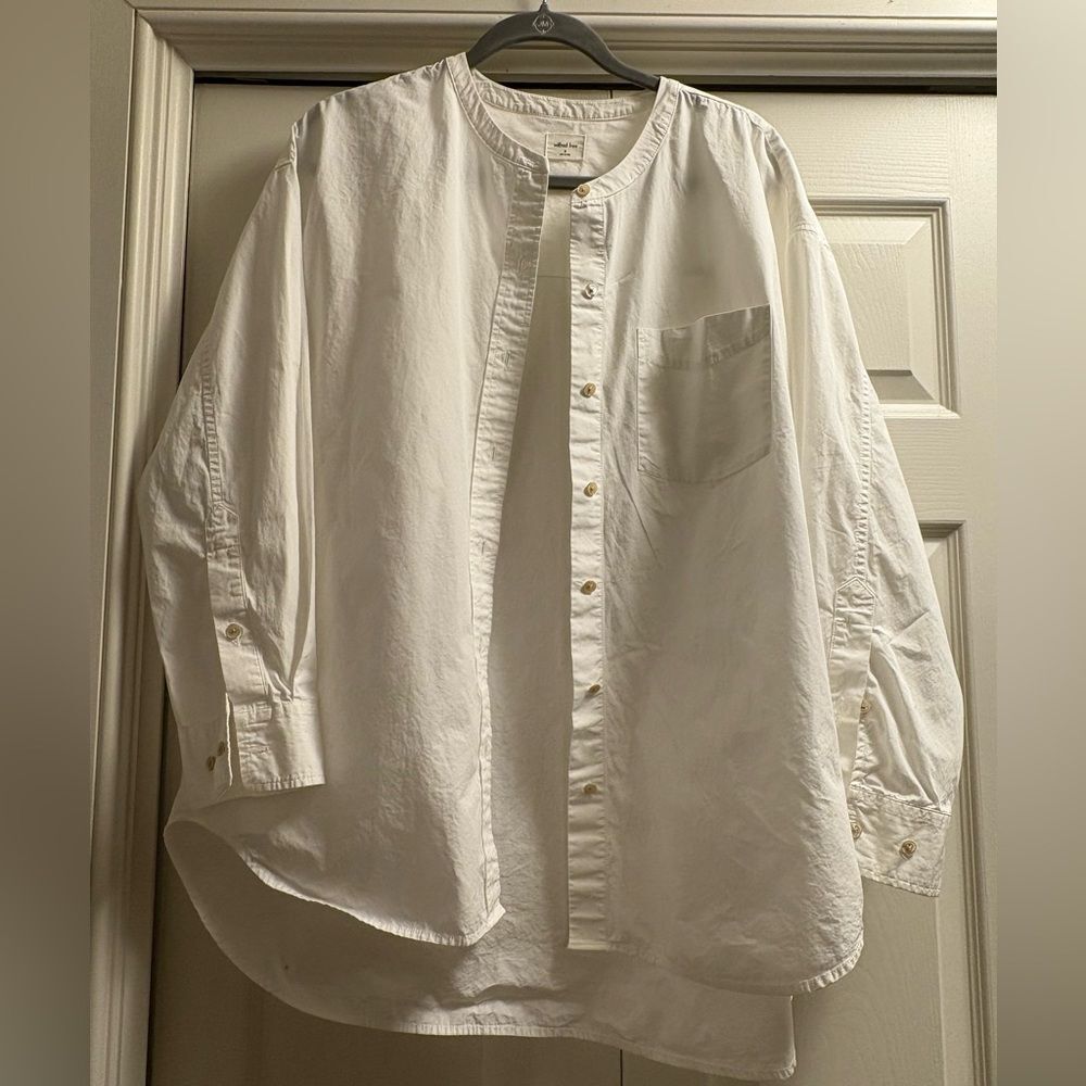 Aritzia Wilfred Free Casual Button Down Oxford Shirt, collarless. Size medium